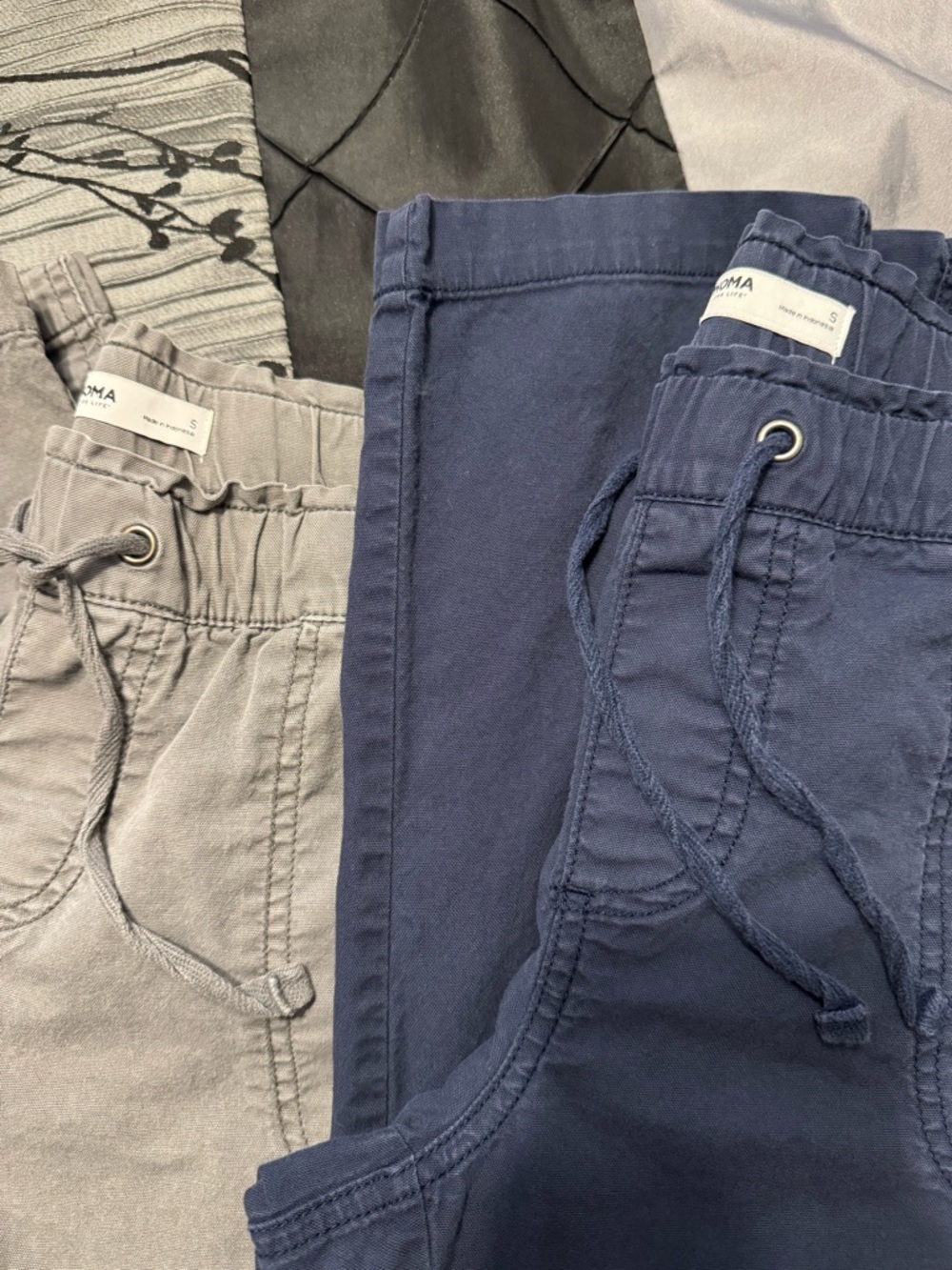 2 Women’s Sonoma Midrise Capri Pants small - Picture 2 of 6